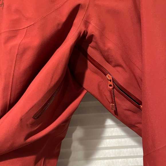 Arcteryx Women’s insulated ski jacket - Picture 5 of 6